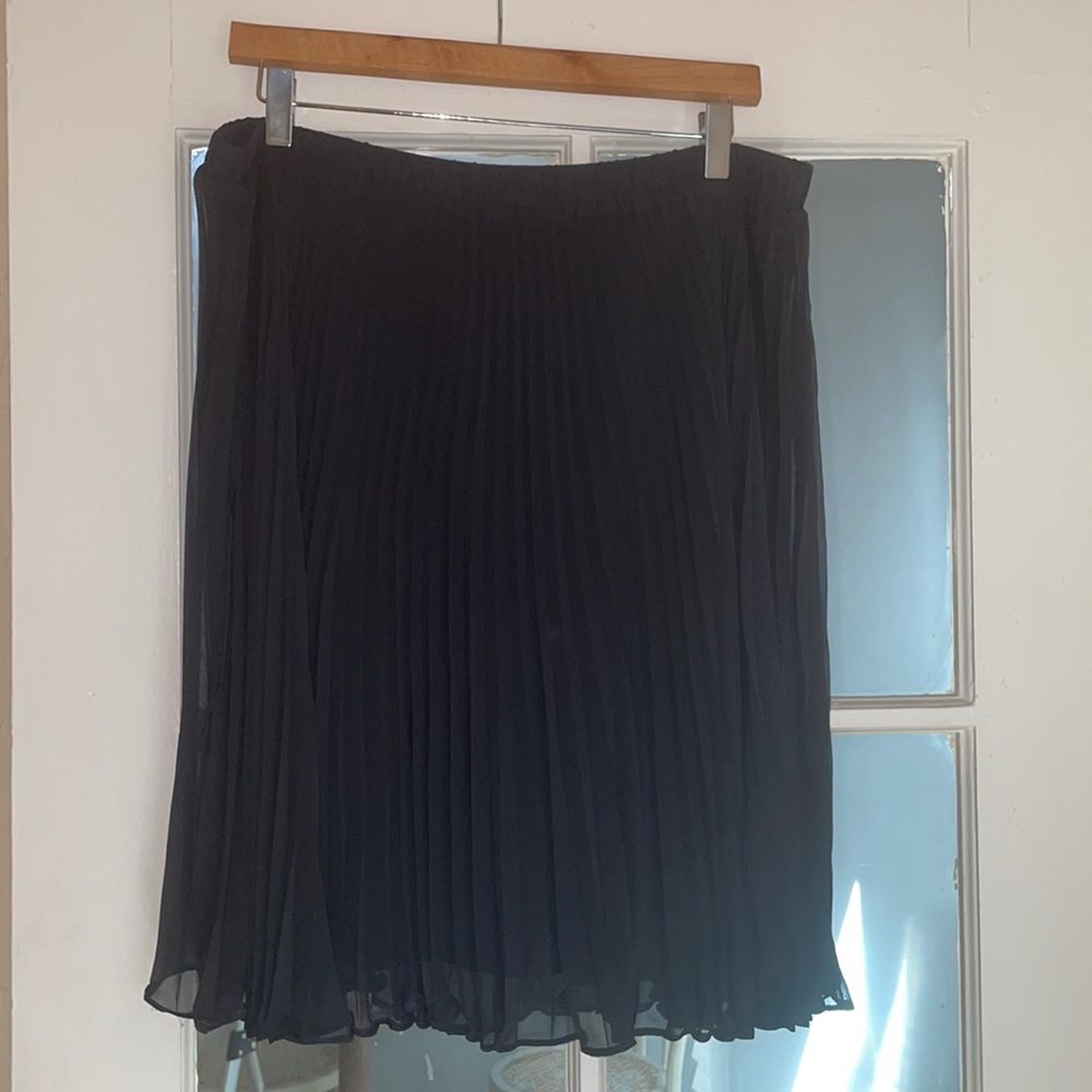 Maison Jules Black Pleated Skirt